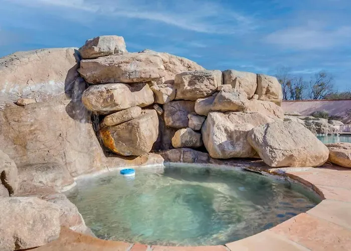 Catalina Mountain Views With Pool