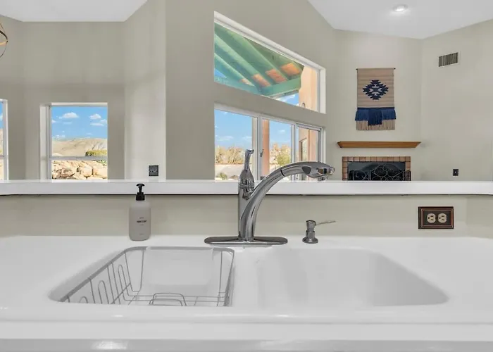 Catalina Mountain Views With Pool *