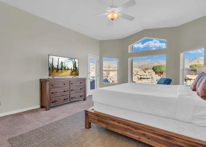 Catalina Mountain Views With Pool