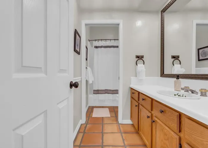 Catalina Mountain Views With Pool Holiday home